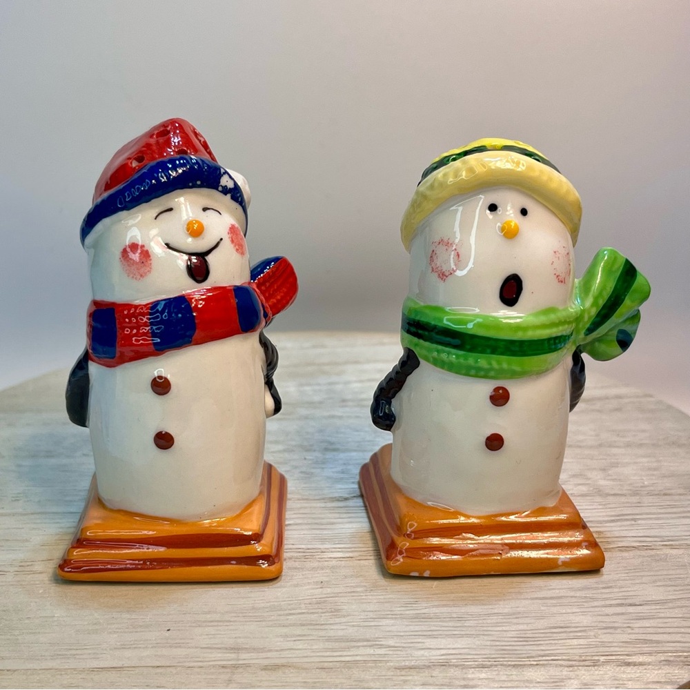 Snowman Salt and Pepper Shakers Hat Scarf Carrot Nose Winter